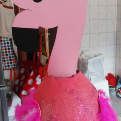 Flamingo-Pinata aus Pappe gebastelt von Juna, 8 Jahre